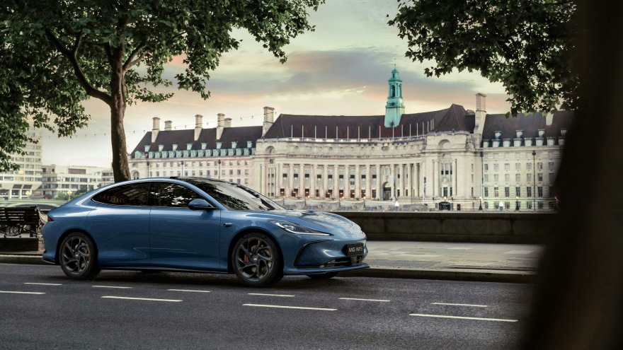 Το νέο MG IM5 ρίχνει το γάντι στο Tesla Model 3