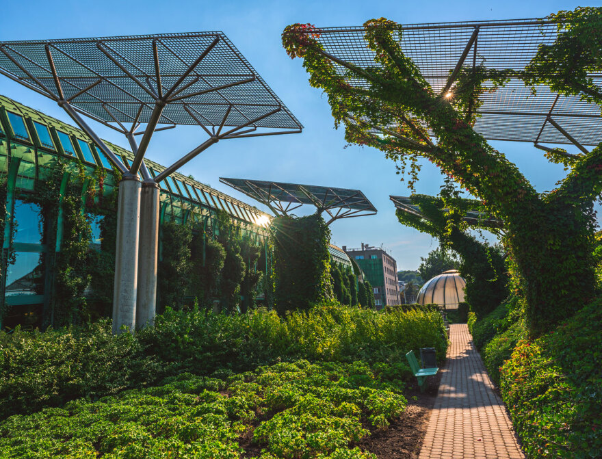 Guardian: Από το Παρίσι μέχρι την Αθήνα, αυτοί είναι οι καλύτεροι «κρυμμένοι» κήποι στην Ευρώπη