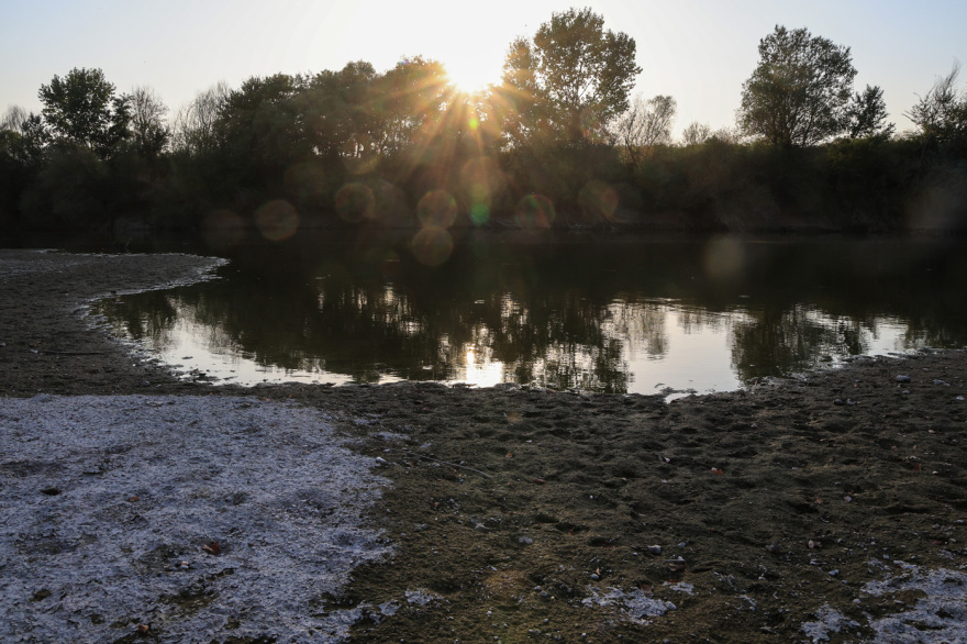 Λάρισα: Ανομβρία και καύσωνας οδήγησαν σε σημαντικότατη πτώση της στάθμης των νερών του Πηνειού