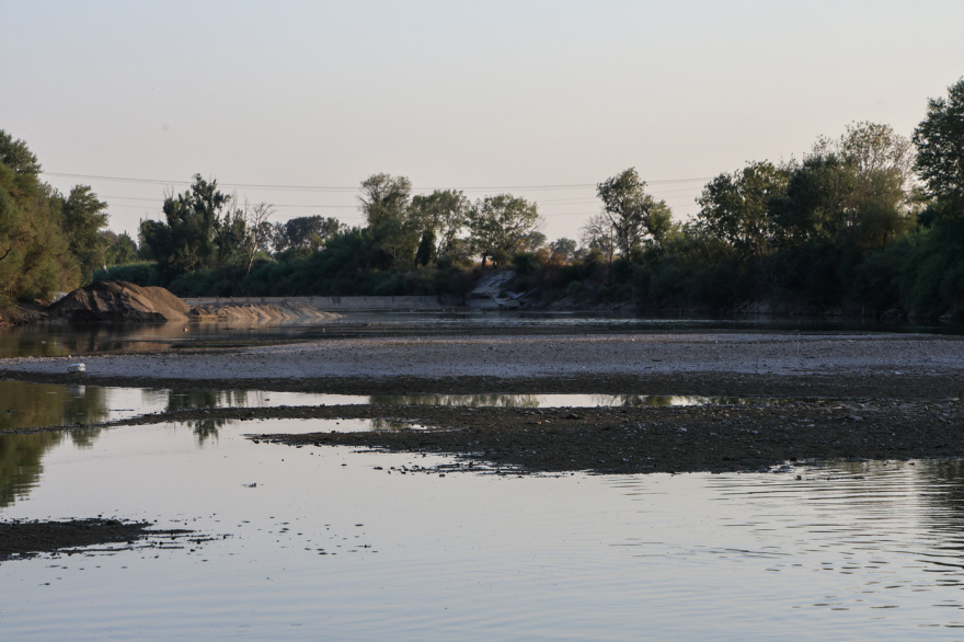 Λάρισα: Ανομβρία και καύσωνας οδήγησαν σε σημαντικότατη πτώση της στάθμης των νερών του Πηνειού
