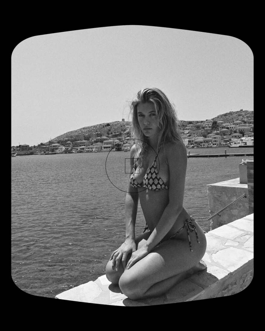 Η Κλέλια Ανδριολάτου ποζάρει «ατάραχη» με το μαγιό της - Δείτε φωτογραφίες