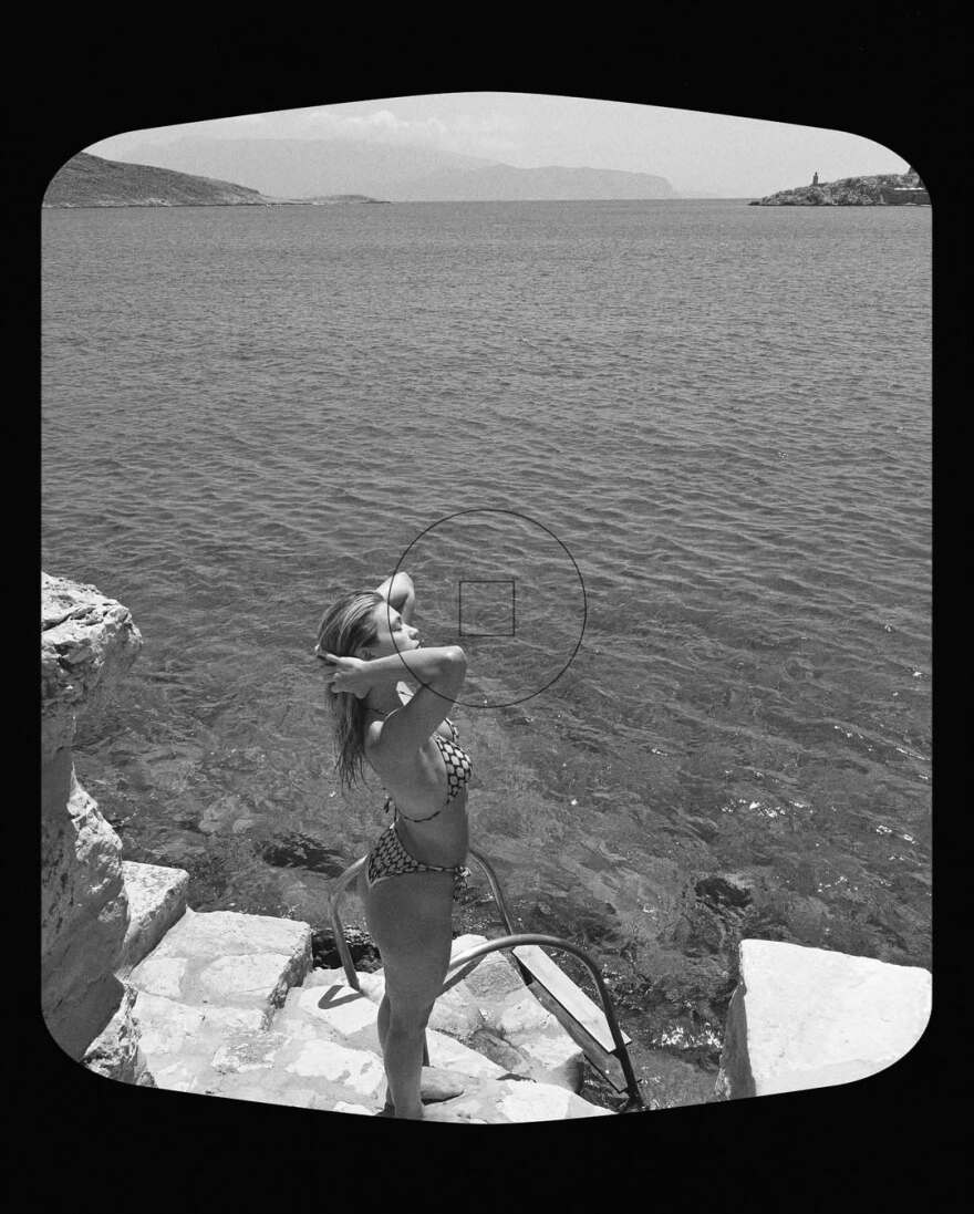 Η Κλέλια Ανδριολάτου ποζάρει «ατάραχη» με το μαγιό της - Δείτε φωτογραφίες