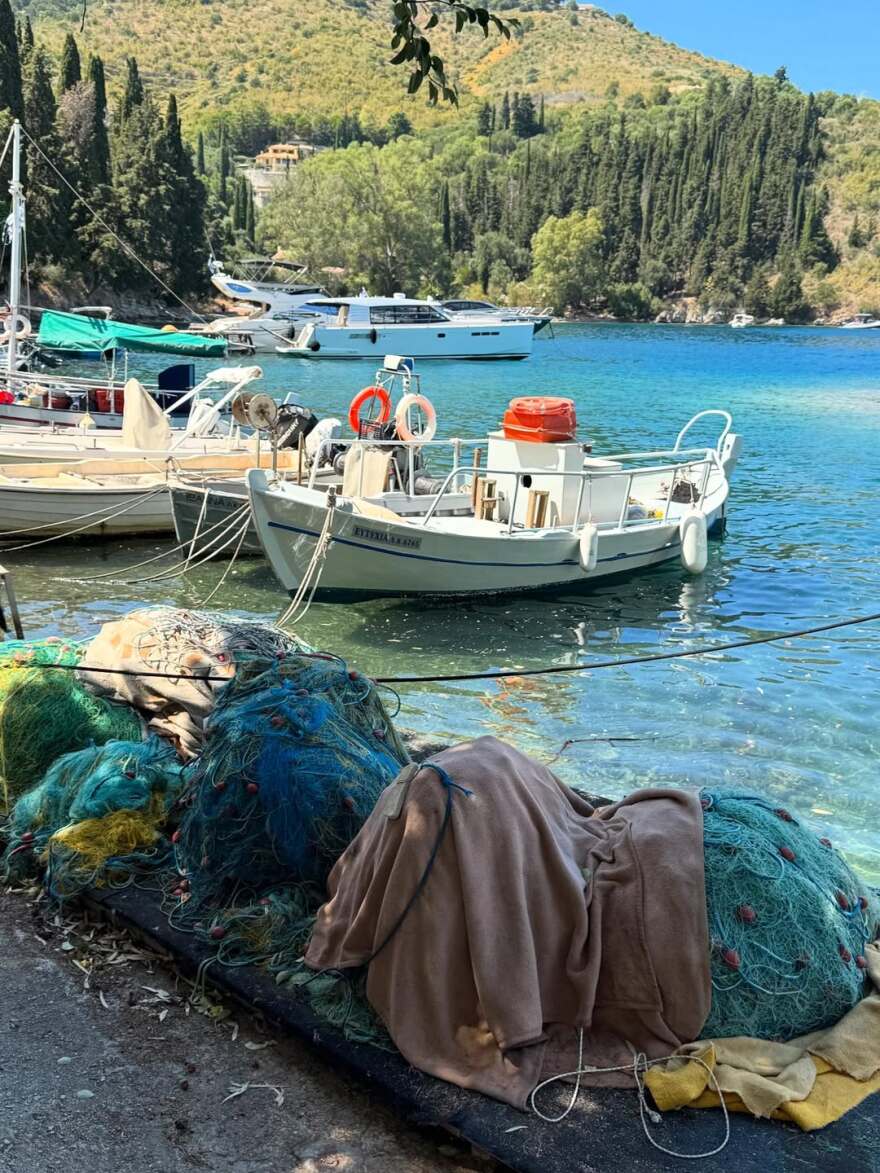Στην Κέρκυρα για διακοπές ο Φίλιππος Ντε Γκρες και η Νίνα Φλορ