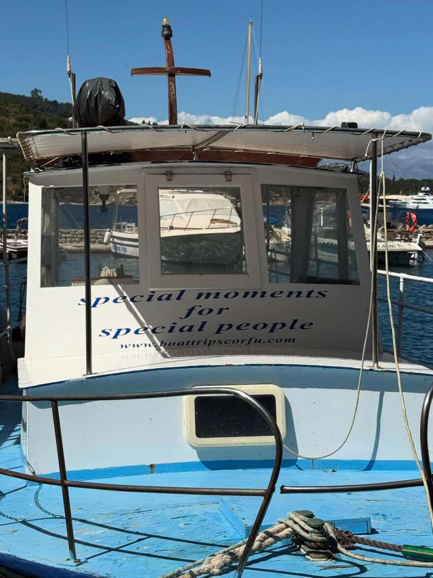 Στην Κέρκυρα για διακοπές ο Φίλιππος Ντε Γκρες και η Νίνα Φλορ