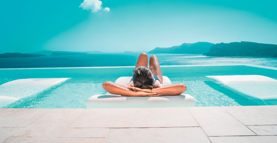 Φρένο στις κρατήσεις και στάση αναμονής στον τουρισμό, αλλά και πλεονέκτημα της Ελλάδας έναντι Αν. Μεσογείου και Εμιράτων - Τι προβλέπουν οι φορείς