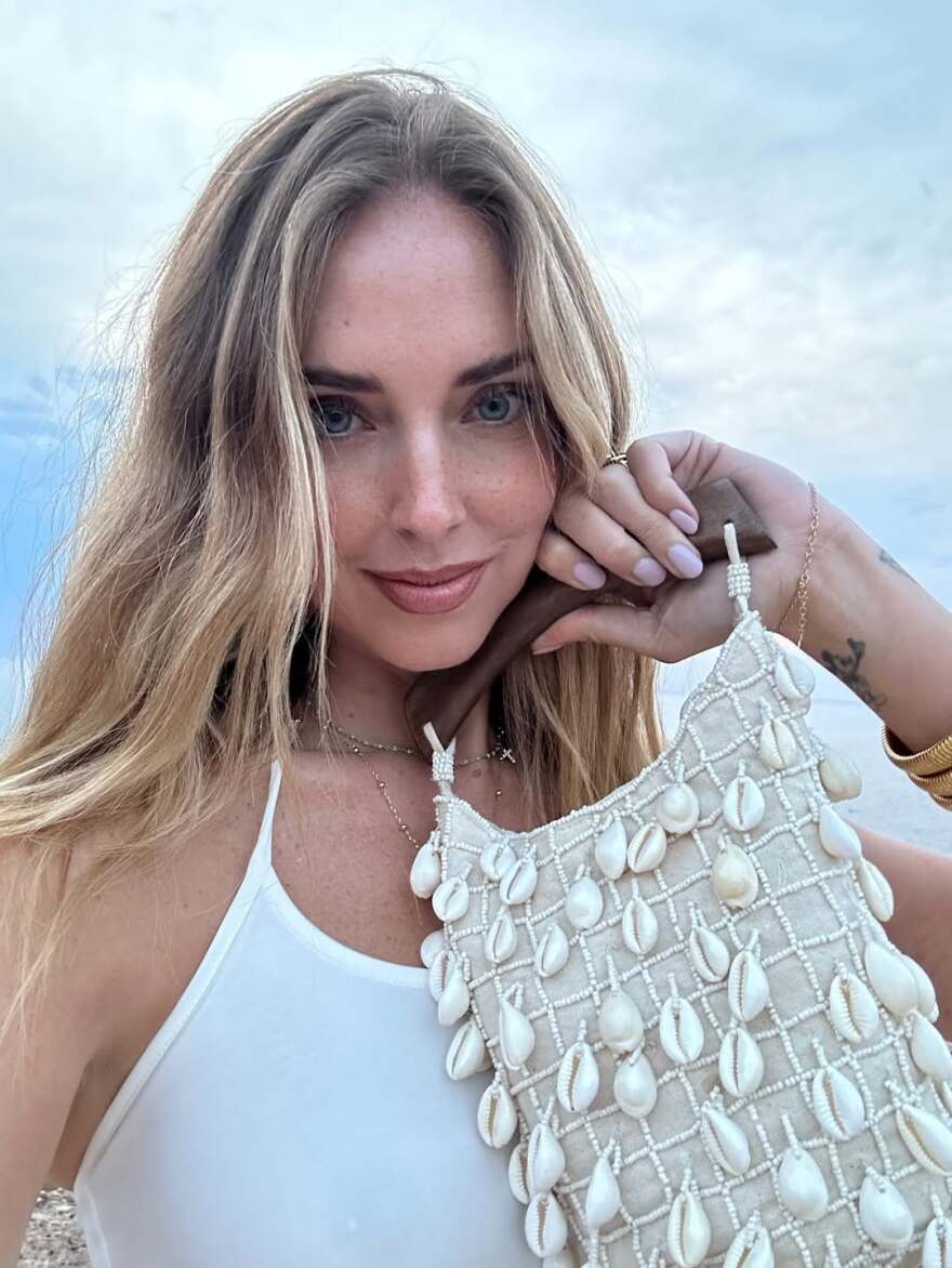 Κιάρα Φεράνι: Στο αγαπημένο μου μέρος με τους αγαπημένους μου ανθρώπους, γράφει από την Ίμπιζα