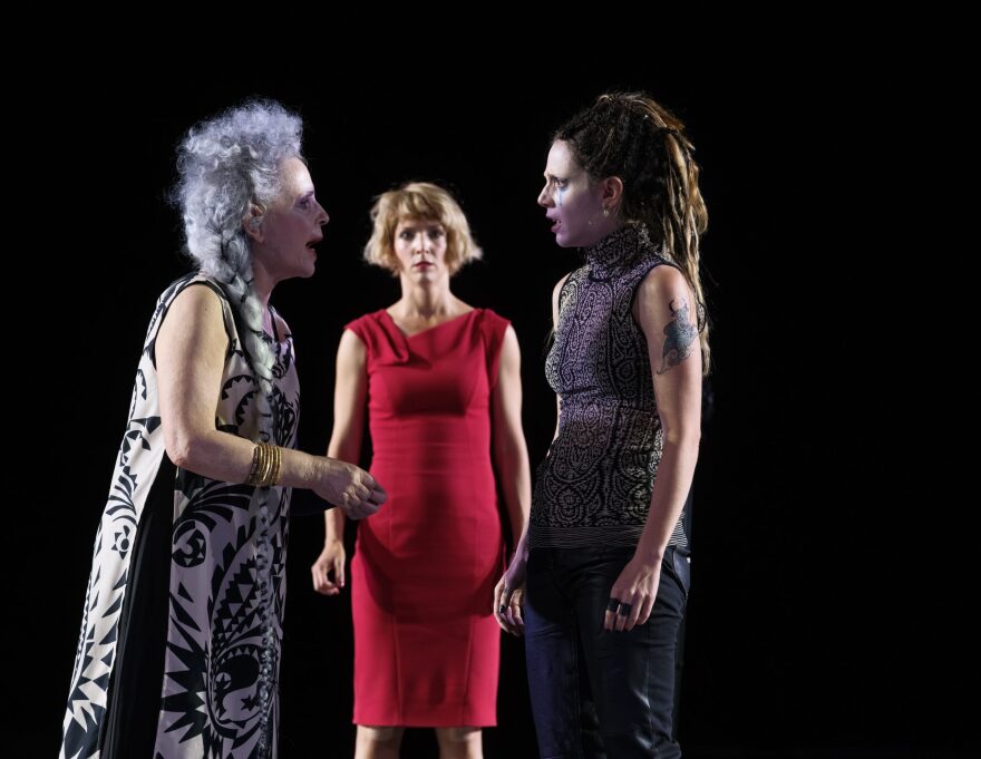 Στάθης Καλύβας για την παράσταση με τη Ζιλιέτ Μπινός στην Επίδαυρο: «Πιο κάτω δύσκολα γίνεται»