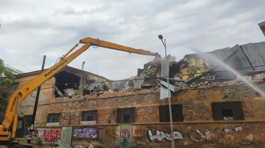 Κατεδαφίζεται το κτήριο που στέγαζε το ιστορικό εργοστάσιο της «Αλυσίδας» στη Θεσσαλονίκη  - Βίντεο και φωτογραφίες 