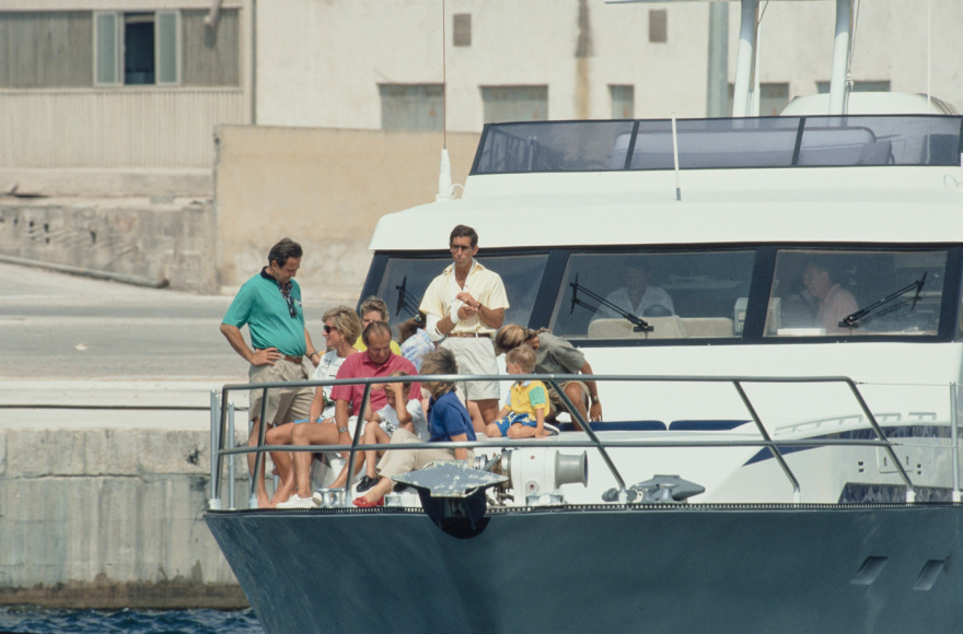 Από τη μοναχική Νταϊάνα, στο γιοτ του Γουίλιαμ στην Ελλάδα - Πώς έχουν αλλάξει οι διακοπές των γαλαζοαίματων στη Μεσόγειο