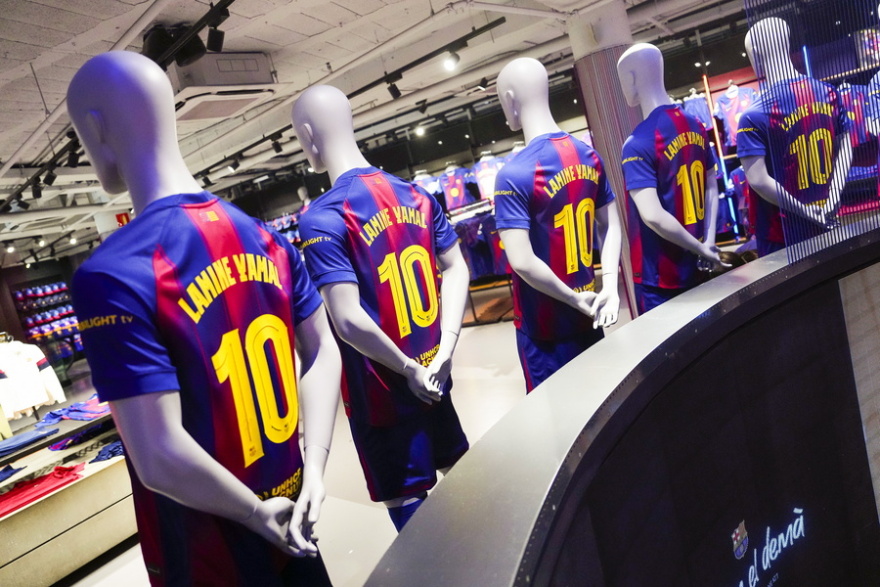 Ποδοσφαιρικές φανέλες από... χρυσάφι: Μπαρτσελόνα και Ατλέτικο έχουν τις πιο ακριβές καθώς φτάνουν έως και τα 205 ευρώ!