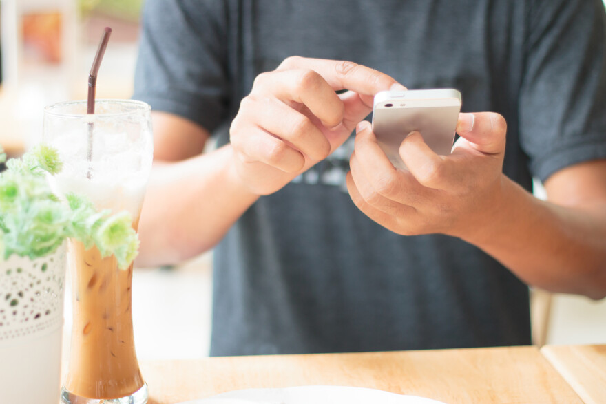 Η γενιά του "τώρα": Πώς η άμεση ικανοποίηση αλλάζει τον τρόπο που ζούμε