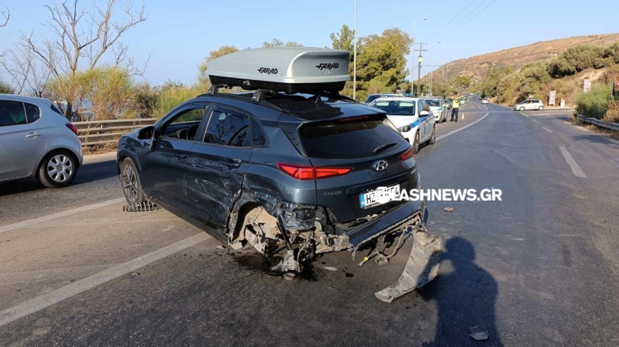 Καραμπόλα τριών οχημάτων στον ΒΟΑΚ με δύο τραυματίες - Δείτε φωτογραφίες 