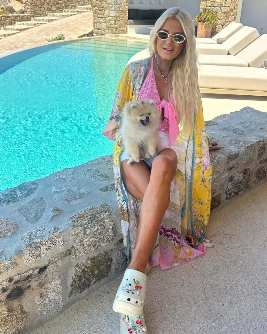 Μαρίνα Σταυράκη: Η Μύκονος μου θυμίζει πώς είναι να ζεις χωρίς σκέψεις, γράφει από το νησί των Κυκλάδων