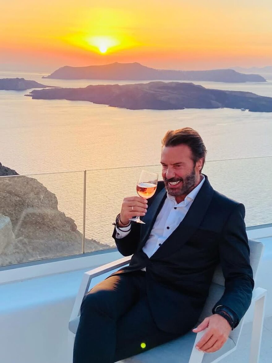 Στράτος Τζώρτζογλου: Κλείνω έξι ζωές, κάθε χρόνο περιμένω μια ρυτίδα περισσότερο στο μέτωπο