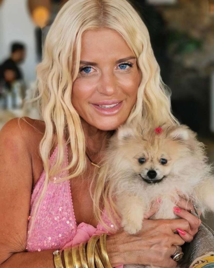 Μαρίνα Σταυράκη: Η Μύκονος μου θυμίζει πώς είναι να ζεις χωρίς σκέψεις, γράφει από το νησί των Κυκλάδων