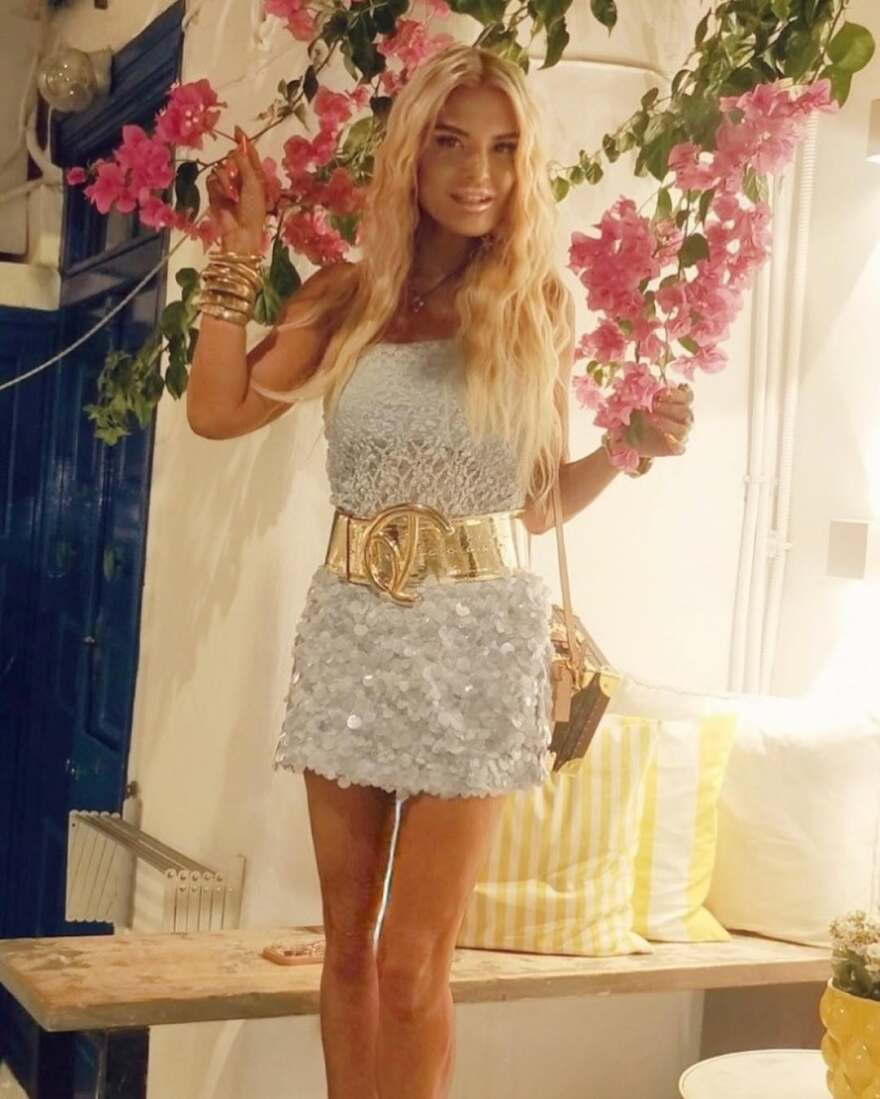 Μαρίνα Σταυράκη: Η Μύκονος μου θυμίζει πώς είναι να ζεις χωρίς σκέψεις, γράφει από το νησί των Κυκλάδων