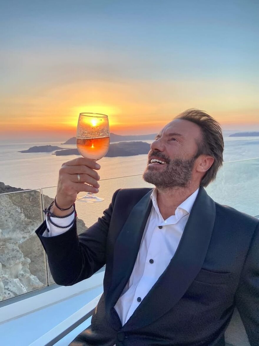 Στράτος Τζώρτζογλου: Κλείνω έξι ζωές, κάθε χρόνο περιμένω μια ρυτίδα περισσότερο στο μέτωπο