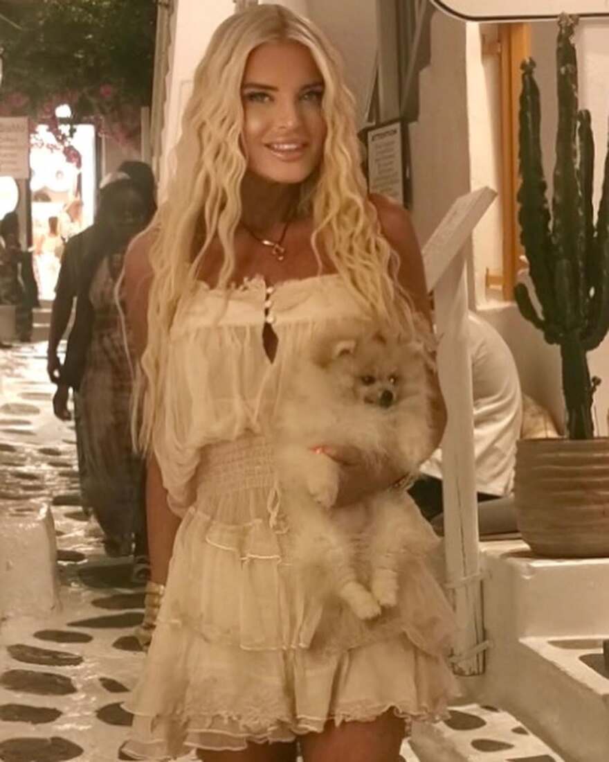 Μαρίνα Σταυράκη: Η Μύκονος μου θυμίζει πώς είναι να ζεις χωρίς σκέψεις, γράφει από το νησί των Κυκλάδων