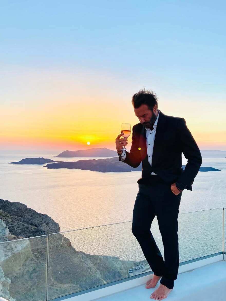 Στράτος Τζώρτζογλου: Κλείνω έξι ζωές, κάθε χρόνο περιμένω μια ρυτίδα περισσότερο στο μέτωπο