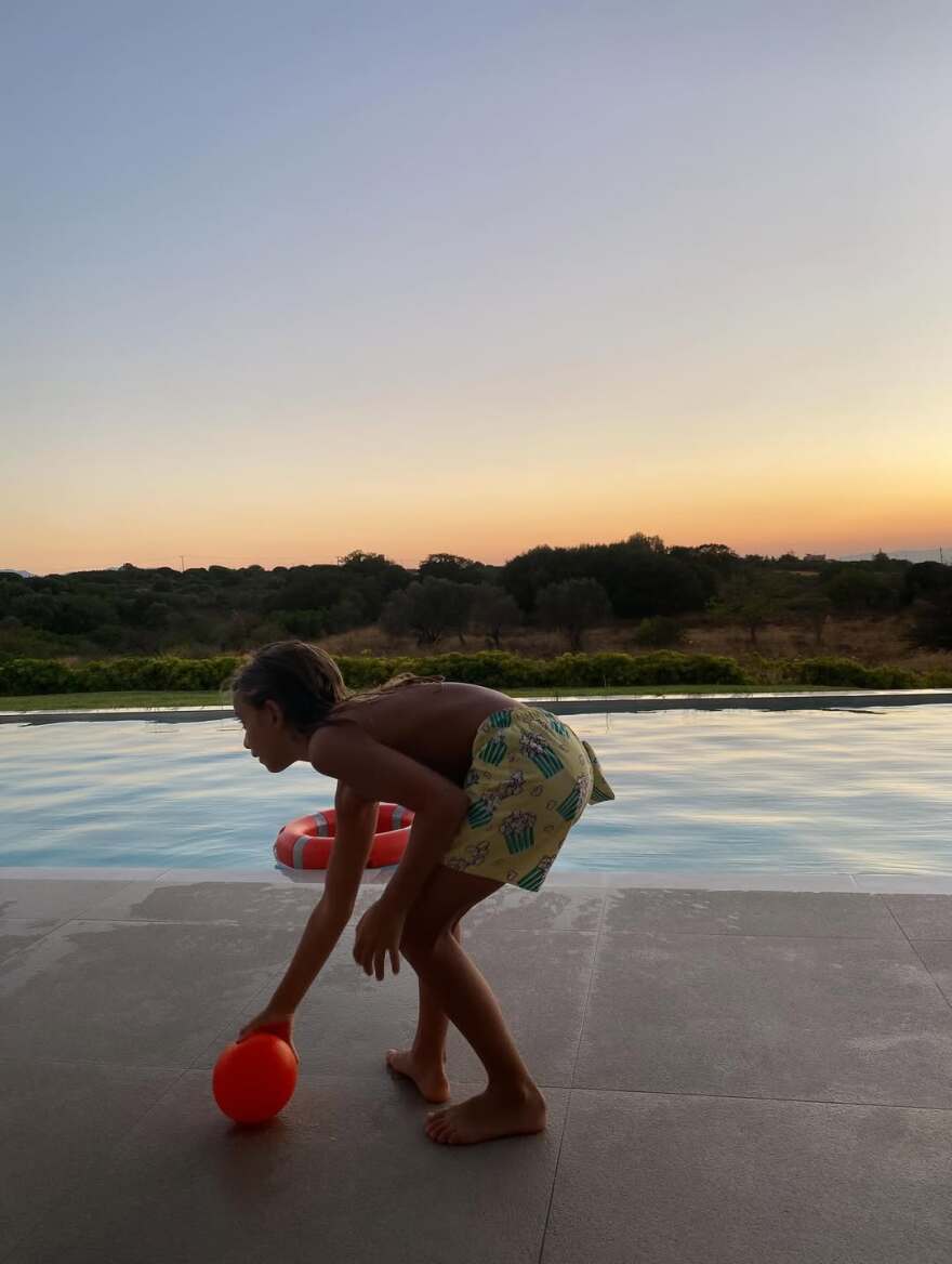 Η Κατερίνα Καραβάτου κάνει διακοπές στα Χανιά με τα παιδιά της