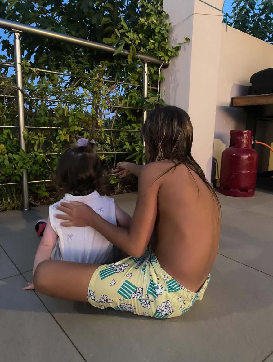 Η Κατερίνα Καραβάτου κάνει διακοπές στα Χανιά με τα παιδιά της