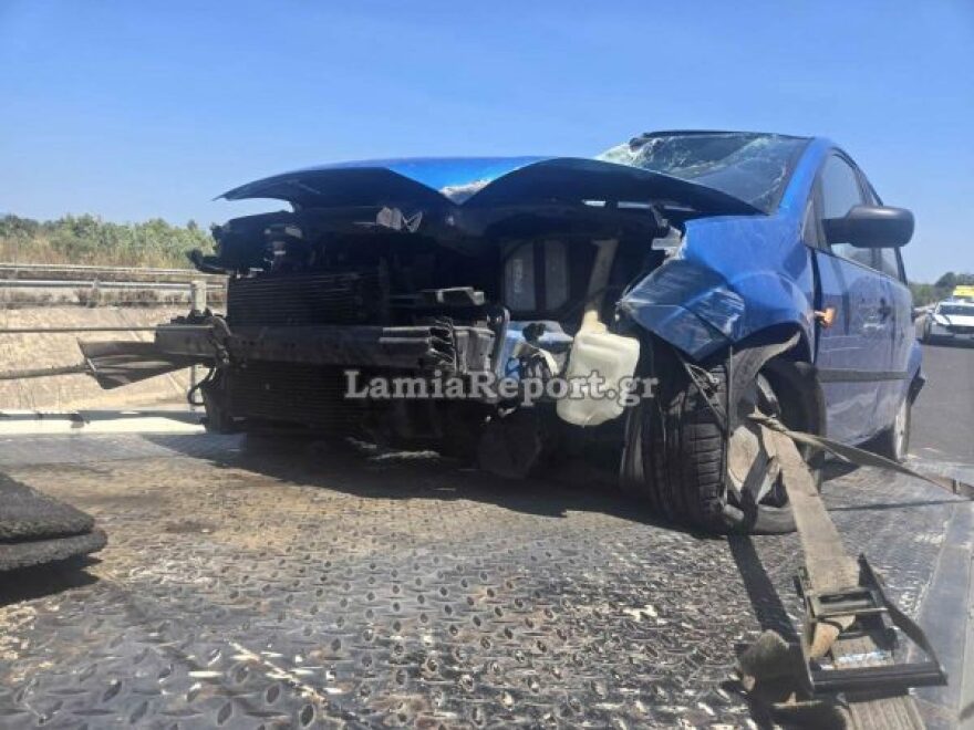Τροχαίο ατύχημα στη Φθιώτιδα - Τραυματίστηκε η οδηγός, δείτε φωτογραφίες
