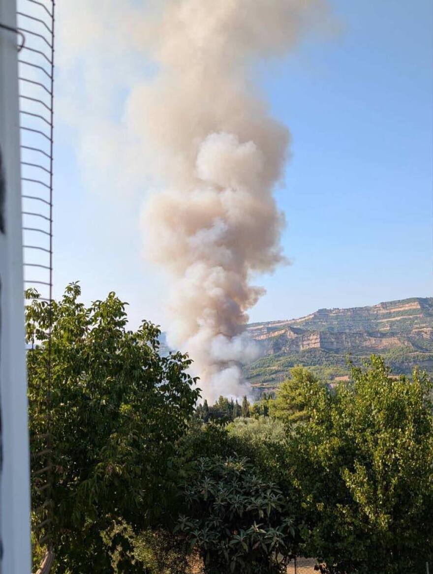 Μεγάλη αναζωπύρωση της φωτιάς στο Χελιδόνι Αρχαίας Ολυμπίας - Κατευθύνεται προς τη Νεράιδα