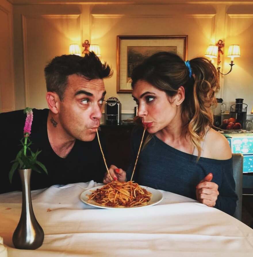 Ο Ρόμπι Γουίλιαμς και η Άιντα Φιλντ συμπλήρωσαν 15 χρόνια γάμου - Η ανάρτηση του τραγουδιστή