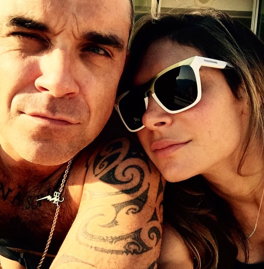 Ο Ρόμπι Γουίλιαμς και η Άιντα Φιλντ συμπλήρωσαν 15 χρόνια γάμου - Η ανάρτηση του τραγουδιστή