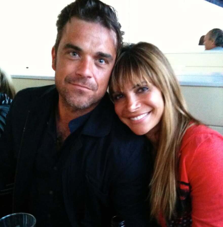 Ο Ρόμπι Γουίλιαμς και η Άιντα Φιλντ συμπλήρωσαν 15 χρόνια γάμου - Η ανάρτηση του τραγουδιστή