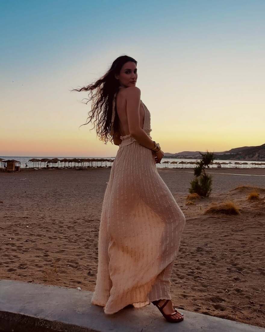Evangelia: Οι πόζες της στην παραλία - Δείτε τα στιγμιότυπα που μοιράστηκε