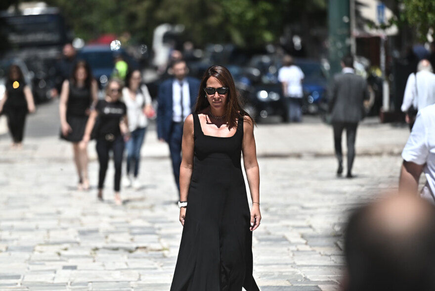 Τασούλας, Μητσοτάκης στην κηδεία της Λένας Σαμαρά - Δείτε ποιοι πολιτικοί δίνουν το παρών