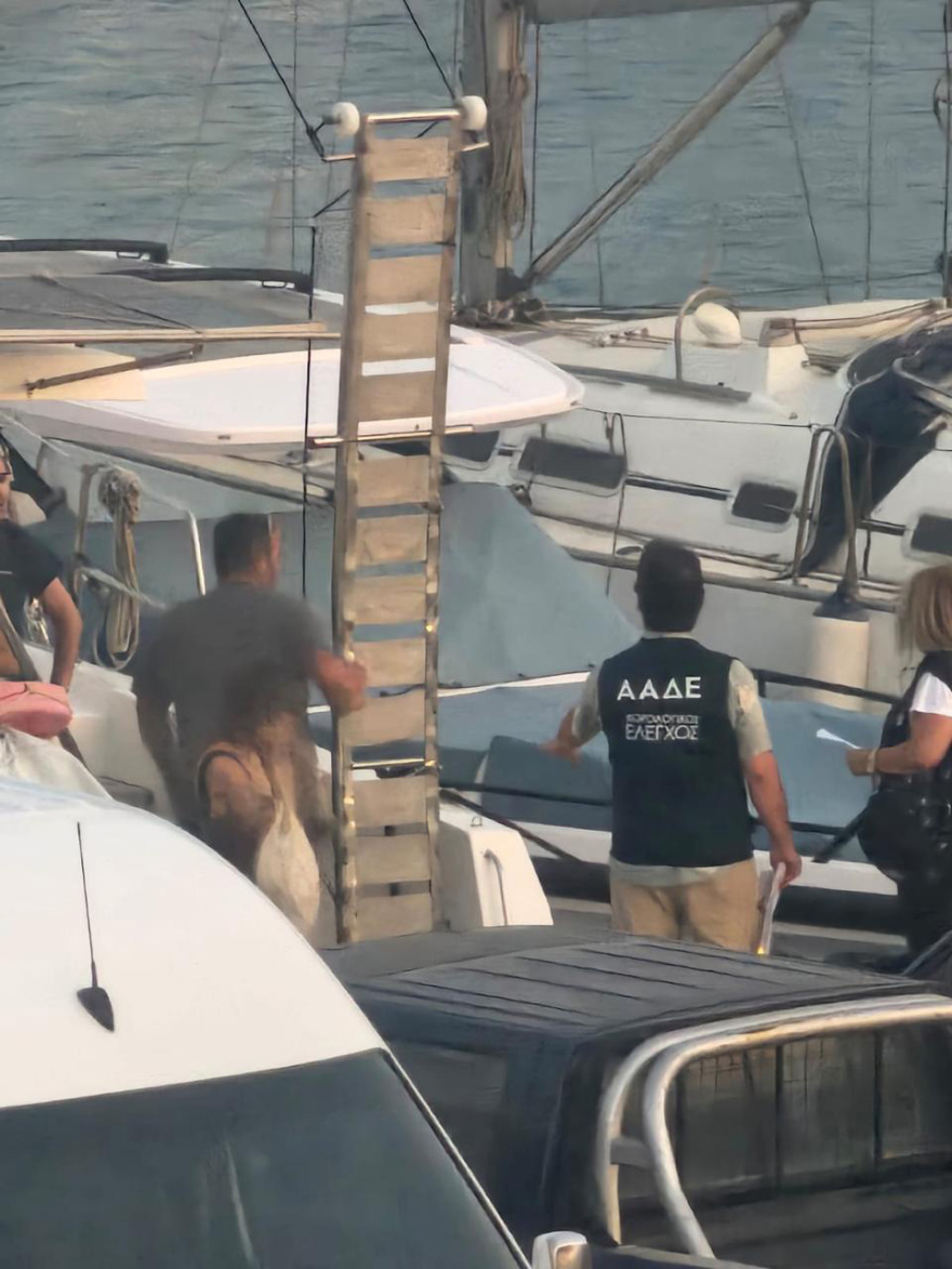 Επιχείρηση «Κρουαζιέρα θα σε πάω» από την ΑΑΔΕ: Φοροδιαφυγή πολλαπλών επιπέδων σε ημερόπλοια της Σαντορίνης
