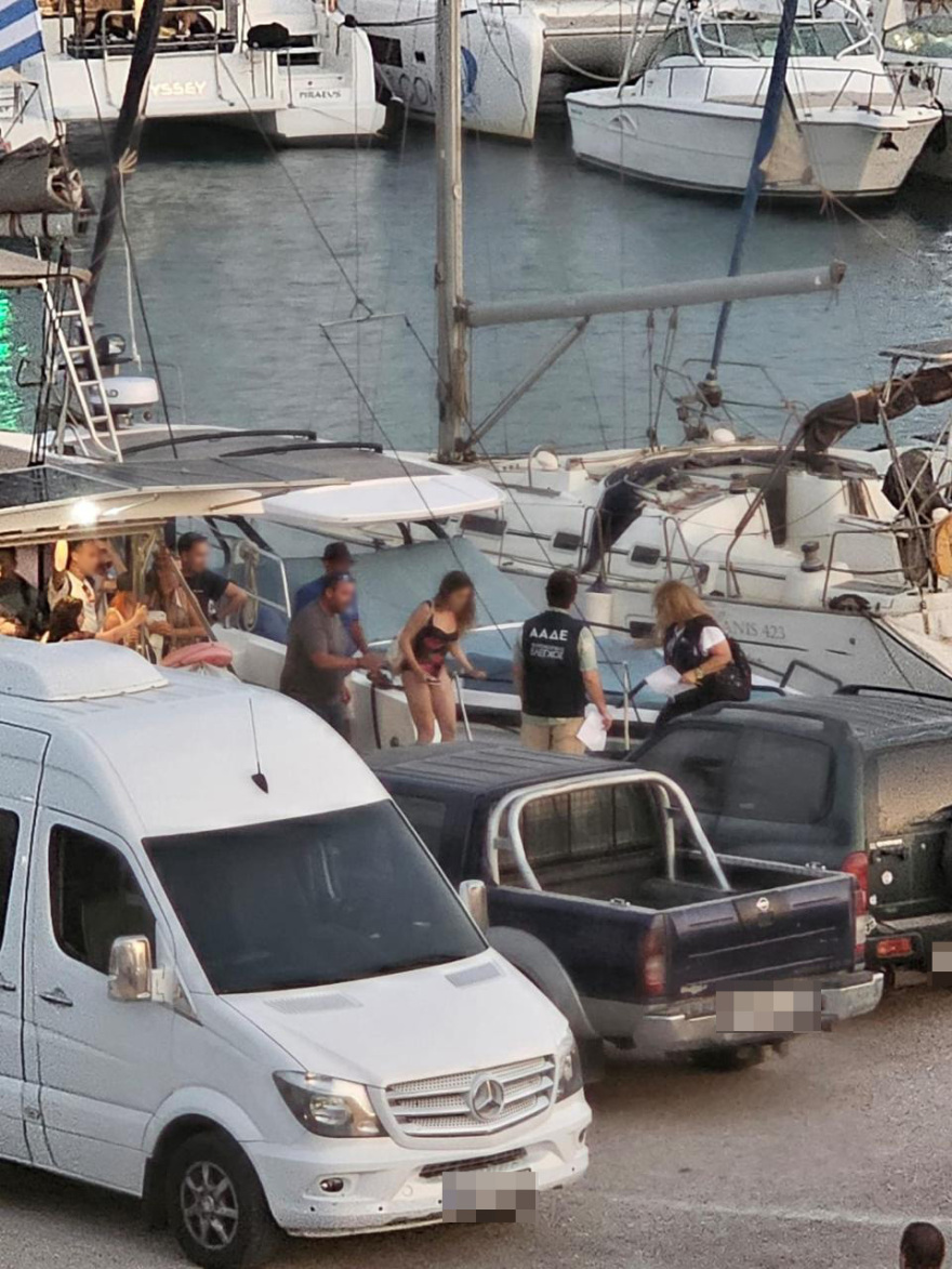 Επιχείρηση «Κρουαζιέρα θα σε πάω» από την ΑΑΔΕ: Φοροδιαφυγή πολλαπλών επιπέδων σε ημερόπλοια της Σαντορίνης
