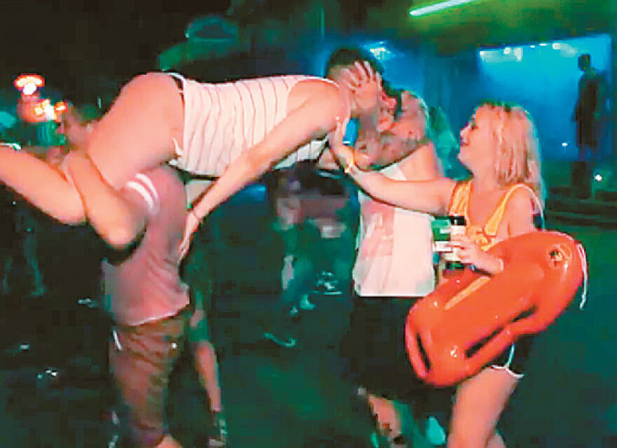 No panties in Zante: Oι διακοπές της ακολασίας των -κυρίως Άγγλων- τουριστών, δείτε βίντεο