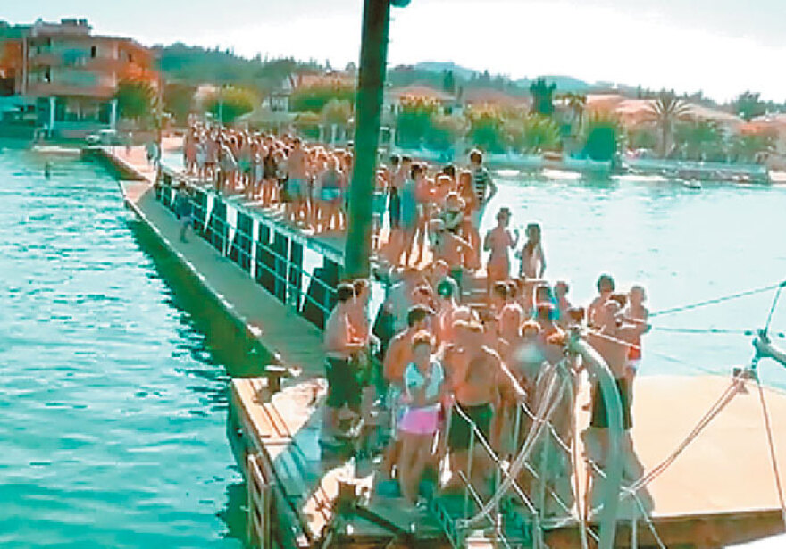 No panties in Zante: Oι διακοπές της ακολασίας των -κυρίως Άγγλων- τουριστών, δείτε βίντεο