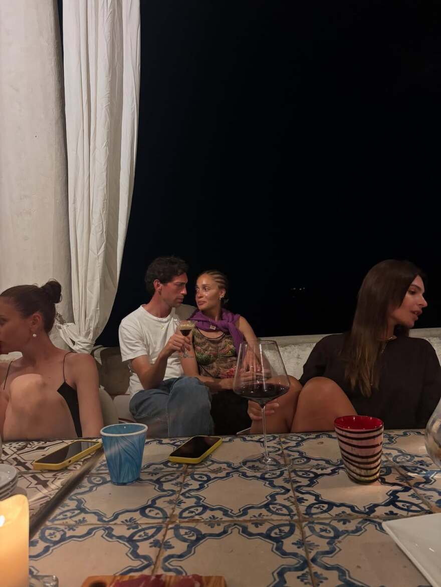 Έμιλι Ραταϊκόφσκι: Τα αποκαλυπτικά στιγμιότυπα από τις διακοπές της στην Ιταλία