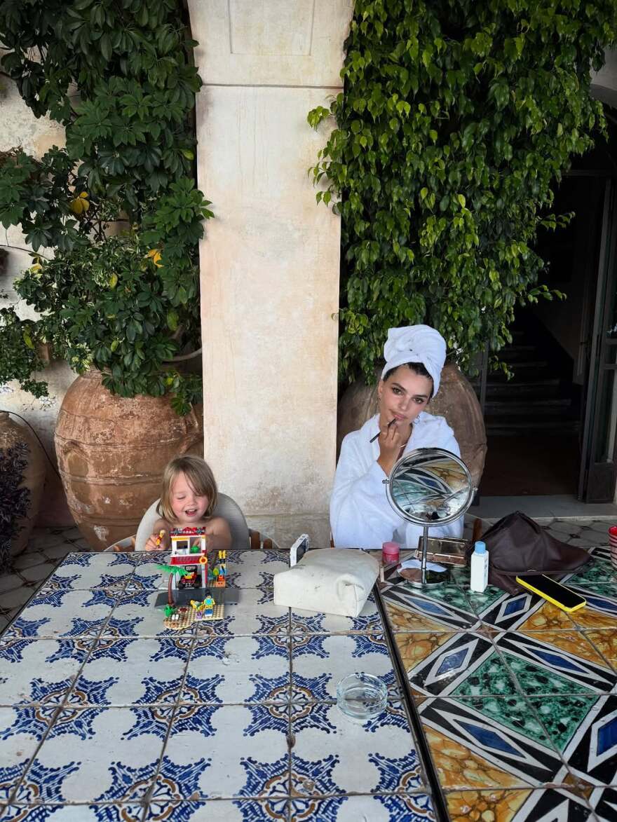 Έμιλι Ραταϊκόφσκι: Τα αποκαλυπτικά στιγμιότυπα από τις διακοπές της στην Ιταλία
