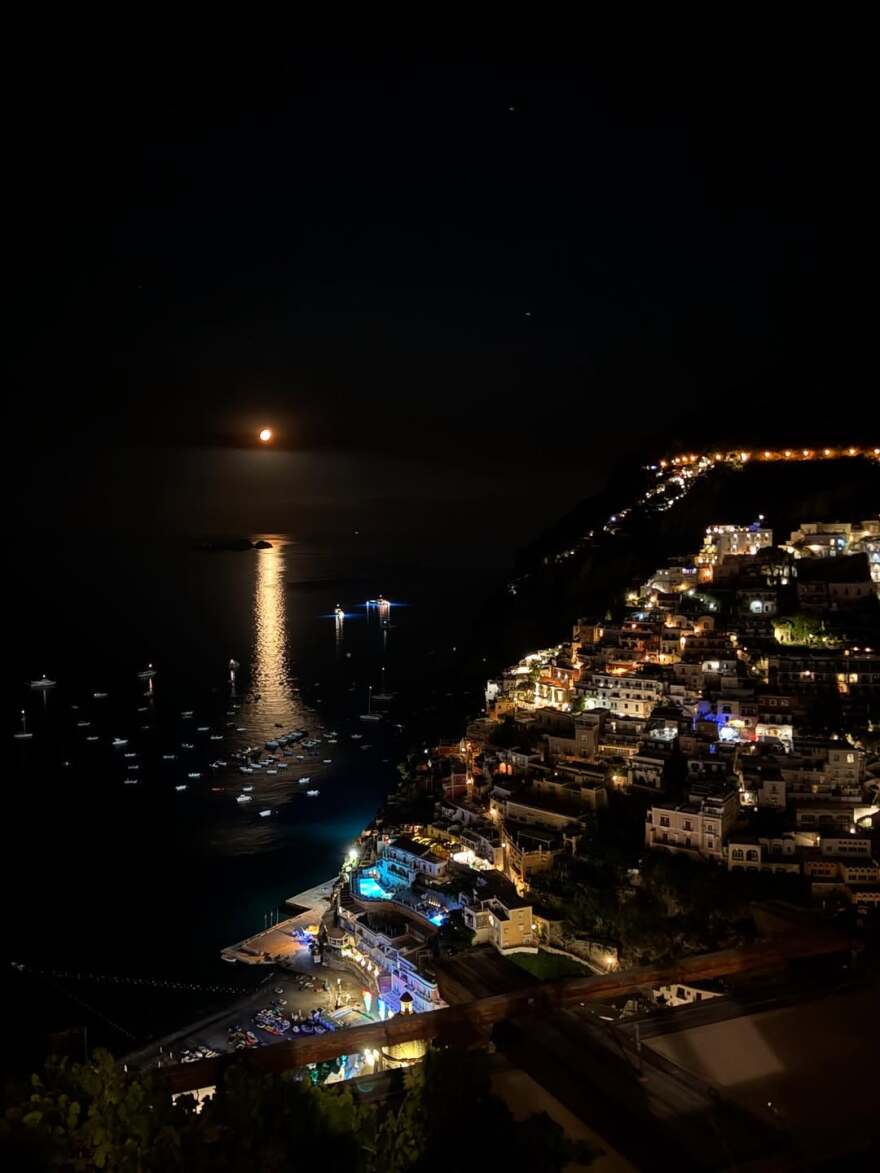 Έμιλι Ραταϊκόφσκι: Τα αποκαλυπτικά στιγμιότυπα από τις διακοπές της στην Ιταλία