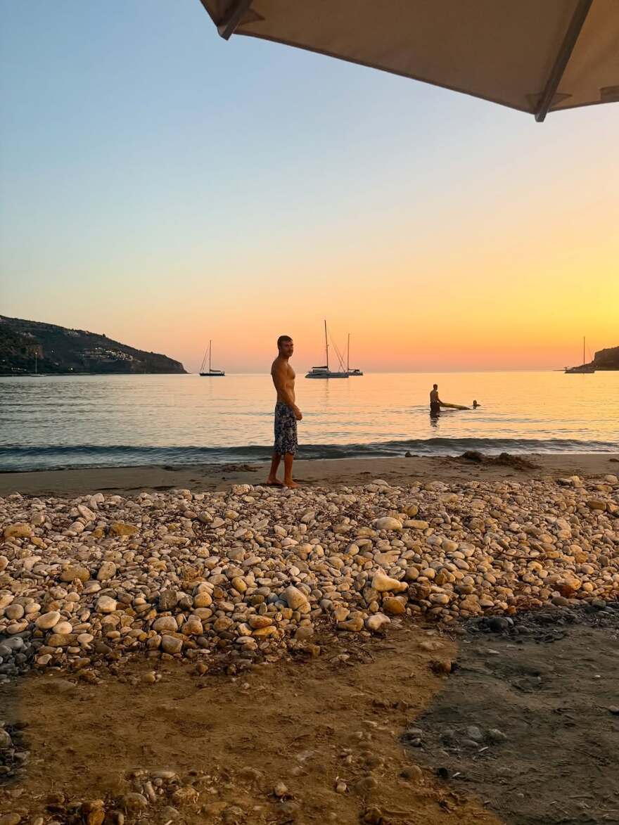 Ο Τάσος Ιορδανίδης και η Θάλεια Ματίκα απολαμβάνουν το καλοκαίρι στη Μάνη