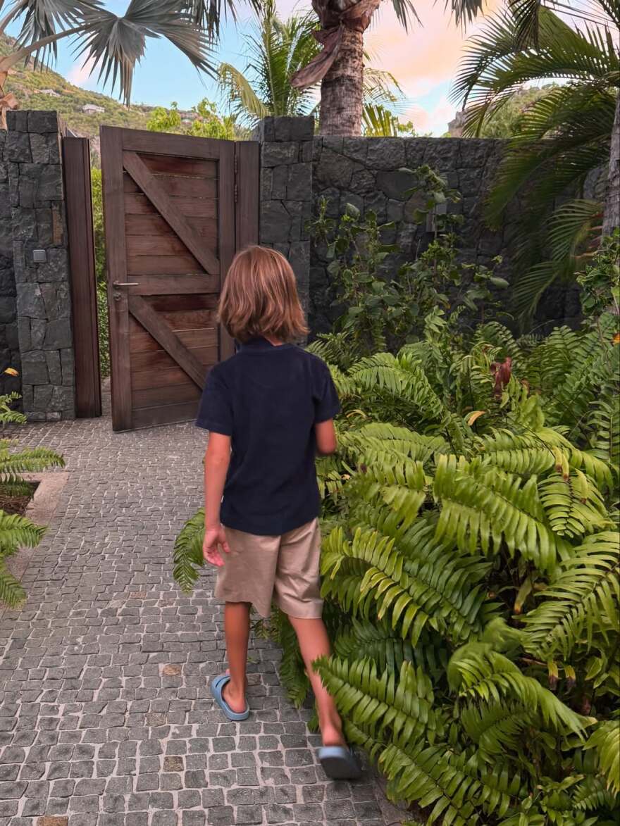 Η Δούκισσα Νομικού ποζάρει με μπλε μπικίνι στις διακοπές της - Δείτε φωτογραφίες