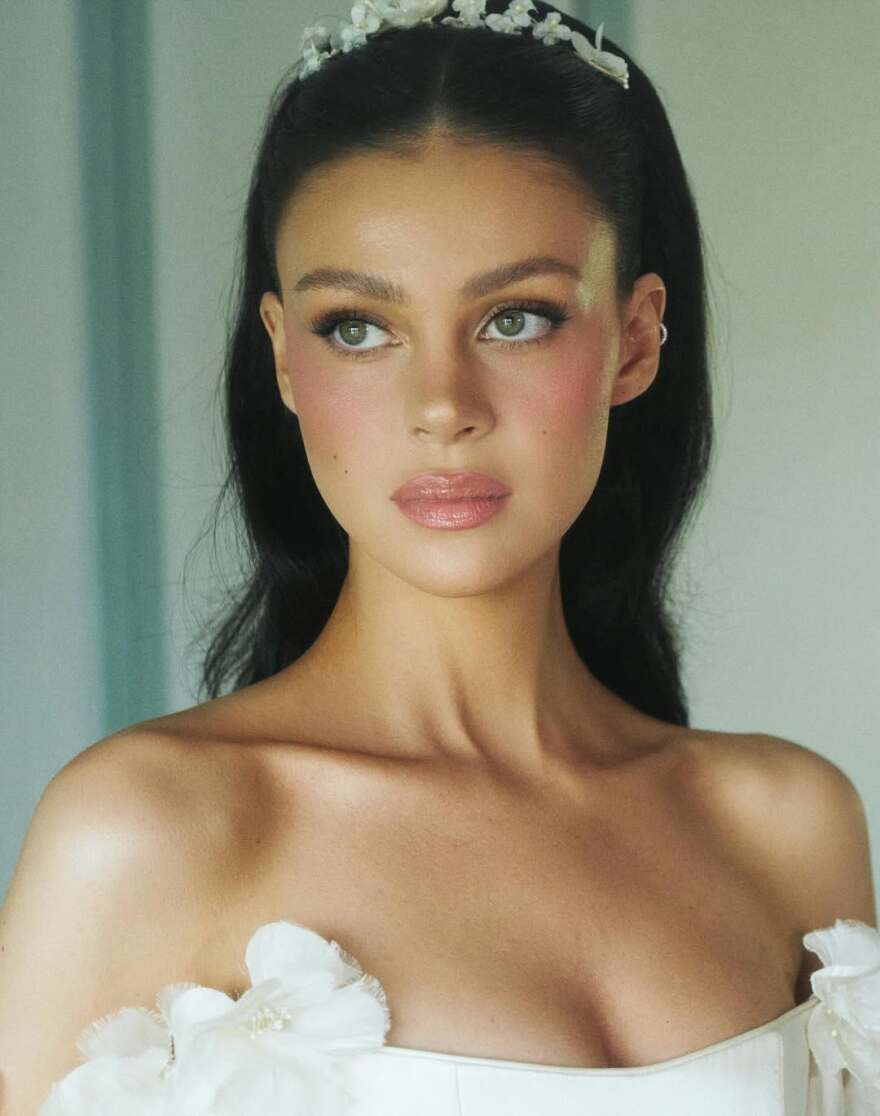 H Νίκολα Πελτζ δημοσίευσε φωτογραφίες από την ανανέωση των γαμήλιων όρκων με τον Μπρούκλιν Μπέκαμ
