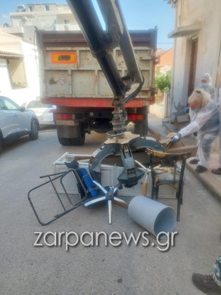 Χανιά: Επιχείρηση καθαρισμού του δήμου σε σπίτι - σκουπιδότοπο - Επιτέθηκε σε υπάλληλο η ιδιοκτήτρια