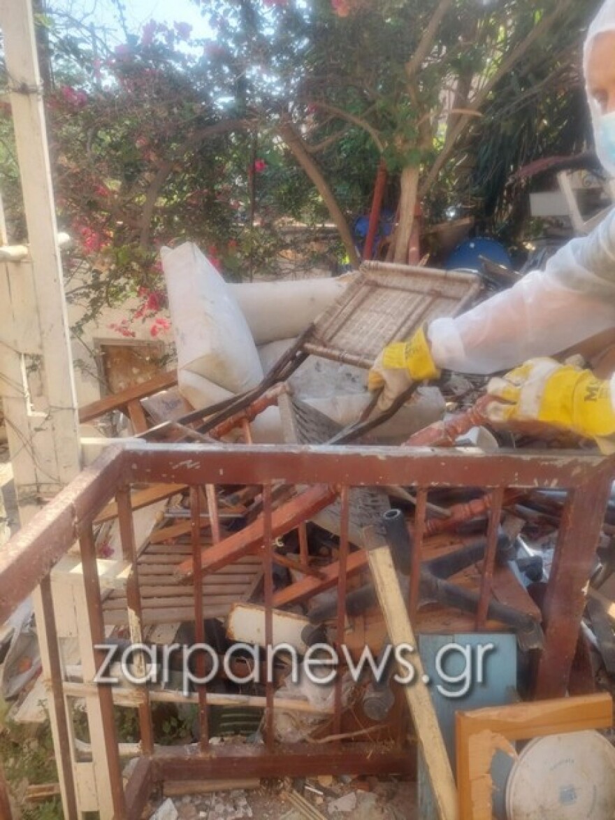 Χανιά: Επιχείρηση καθαρισμού του δήμου σε σπίτι - σκουπιδότοπο - Επιτέθηκε σε υπάλληλο η ιδιοκτήτρια