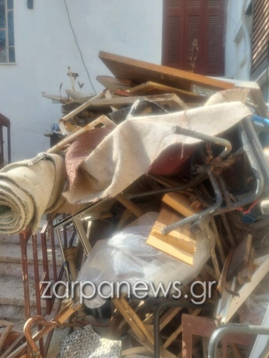 Χανιά: Επιχείρηση καθαρισμού του δήμου σε σπίτι - σκουπιδότοπο - Επιτέθηκε σε υπάλληλο η ιδιοκτήτρια