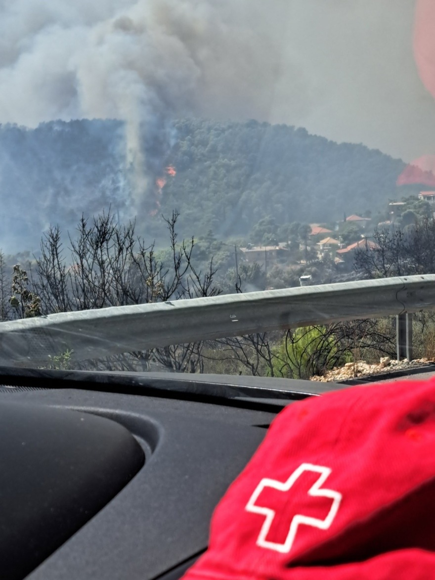 Κλιμάκια του Ελληνικού Ερυθρού Σταυρού επιχειρούν στη φωτιά στη Ζάκυνθο - Δείτε φωτογραφίες