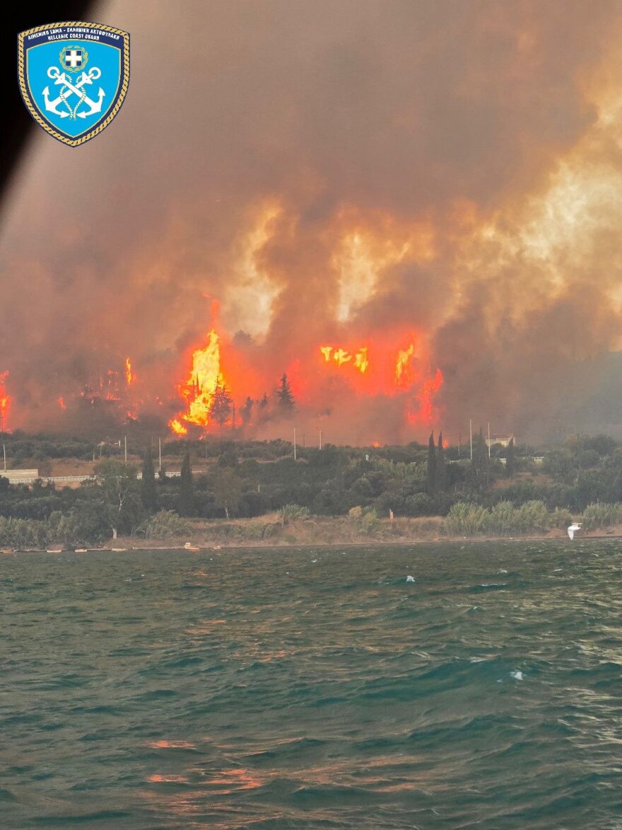 Λιμενικό: 76 πολίτες απεγκλωβίστηκαν χθες από τις φωτιές σε Πάτρα και Χίο