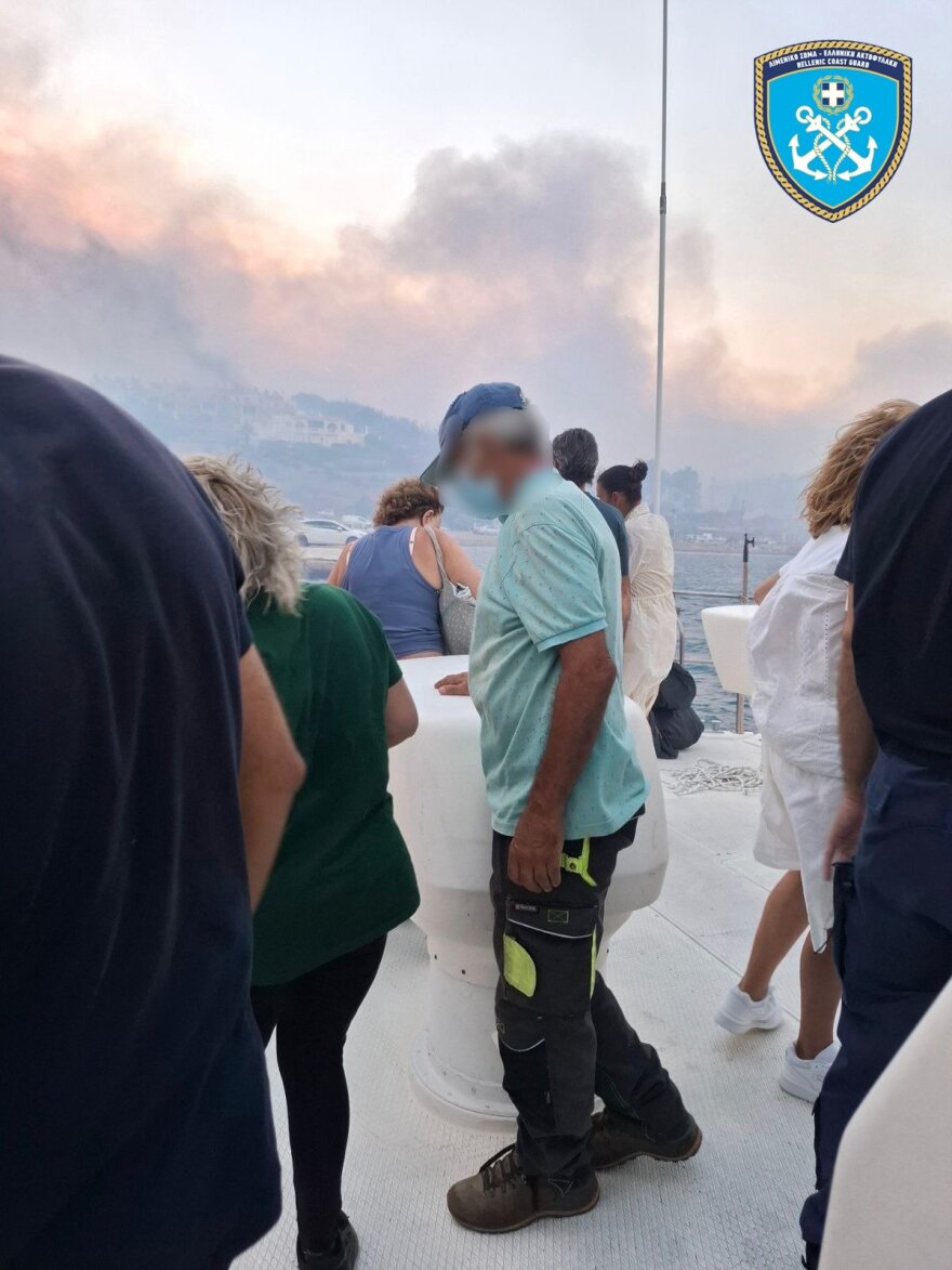 Λιμενικό: 76 πολίτες απεγκλωβίστηκαν χθες από τις φωτιές σε Πάτρα και Χίο