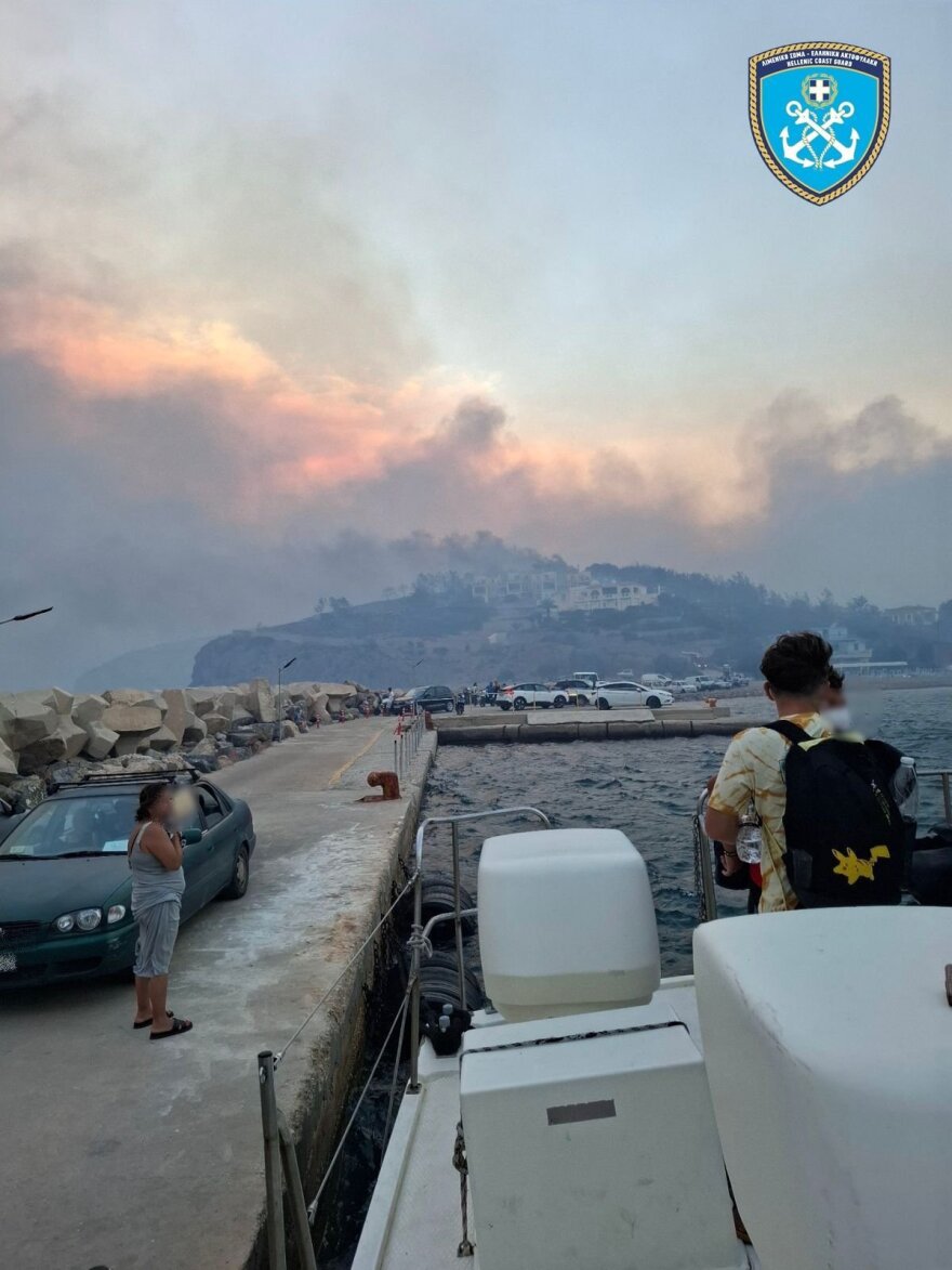 Λιμενικό: 76 πολίτες απεγκλωβίστηκαν χθες από τις φωτιές σε Πάτρα και Χίο