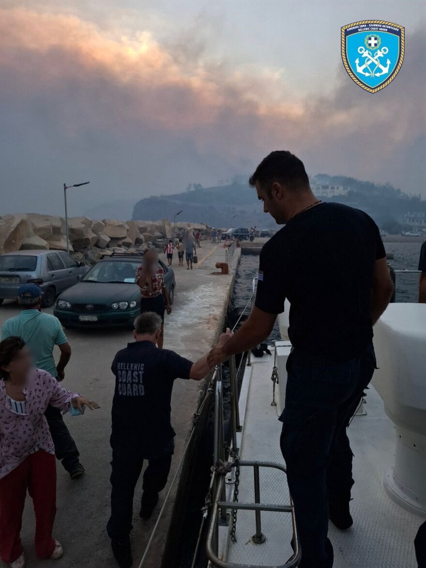 Λιμενικό: 76 πολίτες απεγκλωβίστηκαν χθες από τις φωτιές σε Πάτρα και Χίο